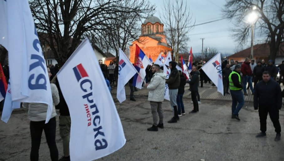 POGLEDAJTE Dirljiv video sa mitinga Srpske liste u Donjoj Gušterici (VIDEO)