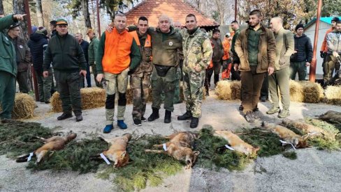 ОДСТРЕЛИЛИ ШЕСТ БАЧКИХ ЛИСИЦА: Хајка на најлукавијег предатора у Врбасу окупила око 300 ловаца из читаве земље