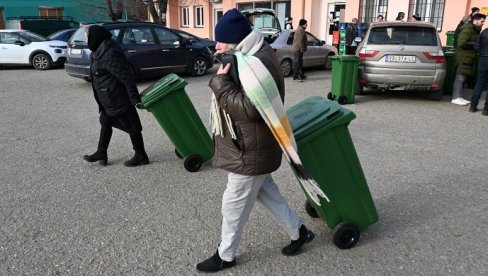 UKUPNO PODELILI OKO 19.000 KANTI: Još tri vršačka sela dobila donaciju za odlaganje smeća