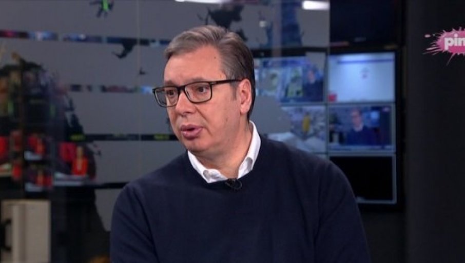 ''NAPISAĆU UDŽBENIK KAKO SE BORITI PROTIV OBOJENIH REVOLUCIJA'' Predsednik Vučić najavio da će napisati knjigu kako je spasao rušenje države