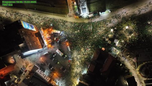 NA PROTESTU U KRAGUJEVCU 4 PUTA MANJE LJUDI NEGO NA SLAVIJI! (FOTO)