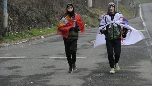 ZA MALU MIU OD ŽIČE DO OSTROGA: Humanitarno hodoćašće Kraljevčana Andrije Bogićevića i Strahinje Boškovića