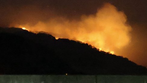 VATRA ZAHVATILA 84 KUĆE: Stravičan požar, ima mrtvih (FOTO/VIDEO)