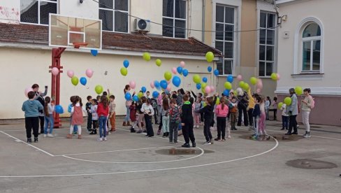 PODRŠKA OBOLELIMA OD RETKIH BOLESTI: U Kikindi održano predavanje o ahondroplaziji koja uzrokuje patuljasti rast (FOTO)