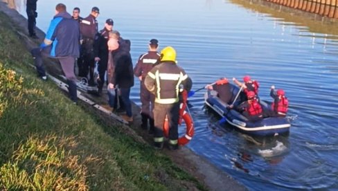 SPAŠENA OSOBA U ZRENJANINU: U poslednjem momentu je izvukli iz vode (FOTO)