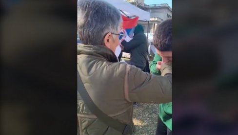 PRELEP GEST STUDENTA: Miloš je dobio poklon, a onda gospođi poljubio ruku (VIDEO)