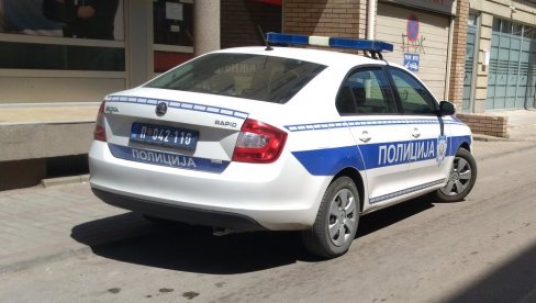 MUŠKARAC POGINUO, DEVOJKA TEŠKO POVREĐENA: Sudar motocikla i automobila na Klisi u Novom Sadu MUŠKARAC POGINUO, DEVOJKA TEŠKO POVREĐENA: Sudar motocikla i automobila na Klisi u Novom Sadu